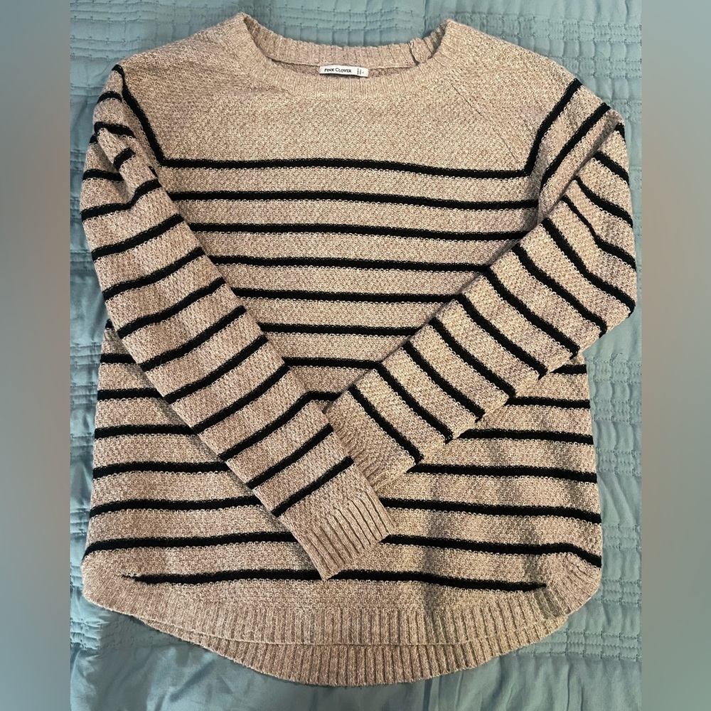 Women’s Pink Clover long sleeve sweater